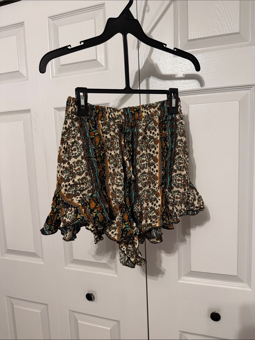 Floral Ruffle Shorts - Cream with Teal & Brown